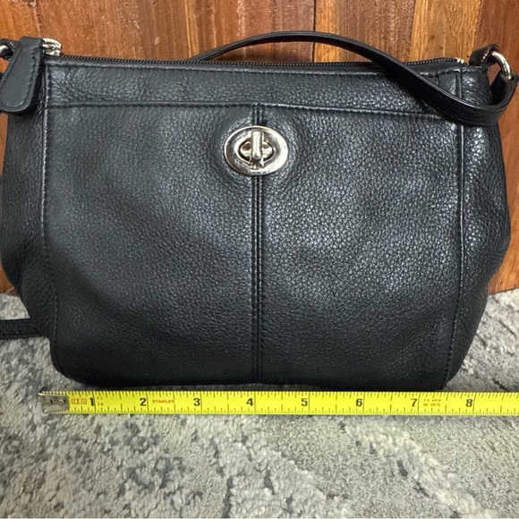 COACH Park Swingpack Purse Black Pebbled Leather Crossbody Turn Lock F - Picture 2 of 12